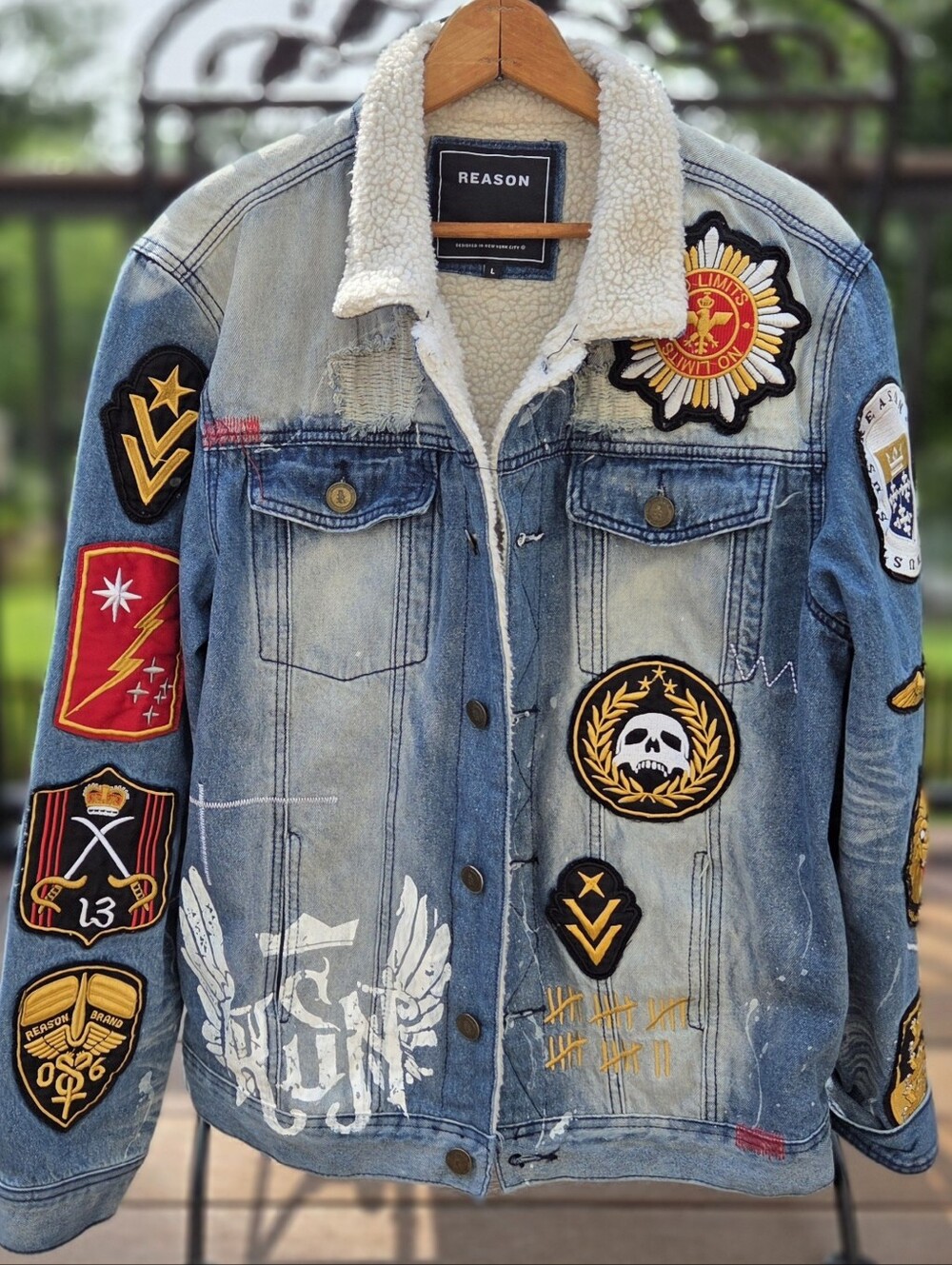 Reason Mulberry Moto - SIZE LARGE - Jean Jacket Coat Patches Sherpa Streetwear